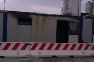 A fuoco baracca in darsena petroli Livorno