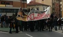 Nucleare: anarchici in corteo a Pisa, vandalismi e proteste