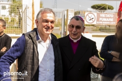 Il Presidente della Regione Toscana Enrico Rossi e il Vescovo di Livorno Mons. Simone Giusti al presidio dei lavoratori di Grandi Molini Italiani di Livorno
